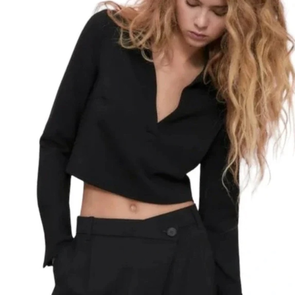 Zara long sleeve collard crop shirt